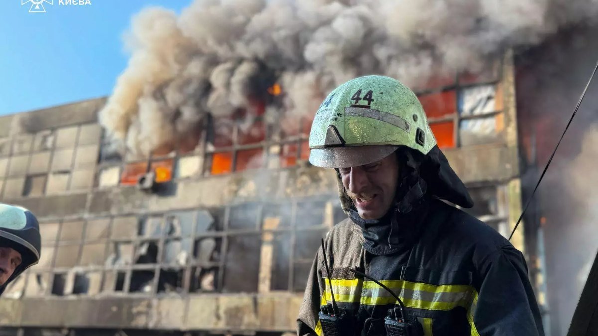 Putin says new talks aim at a final deal as Kyiv reels from cluster-warhead missile strikes
