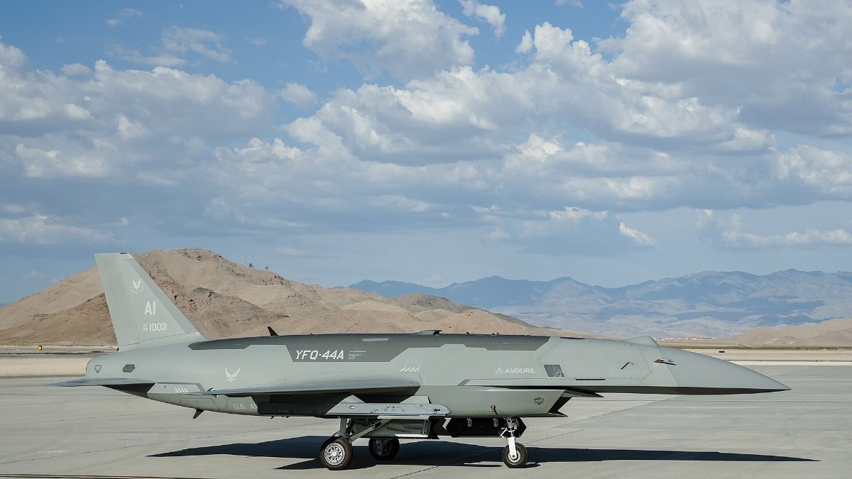 In a first, an F-22 pilot commanded a real drone wingman in flight